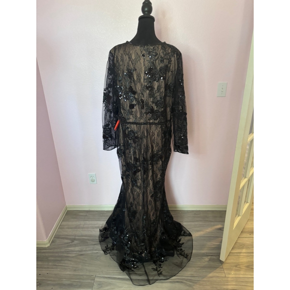 Mac Duggal Black and Tan V-Neck Long Sleeve Gown - Picture 4 of 5